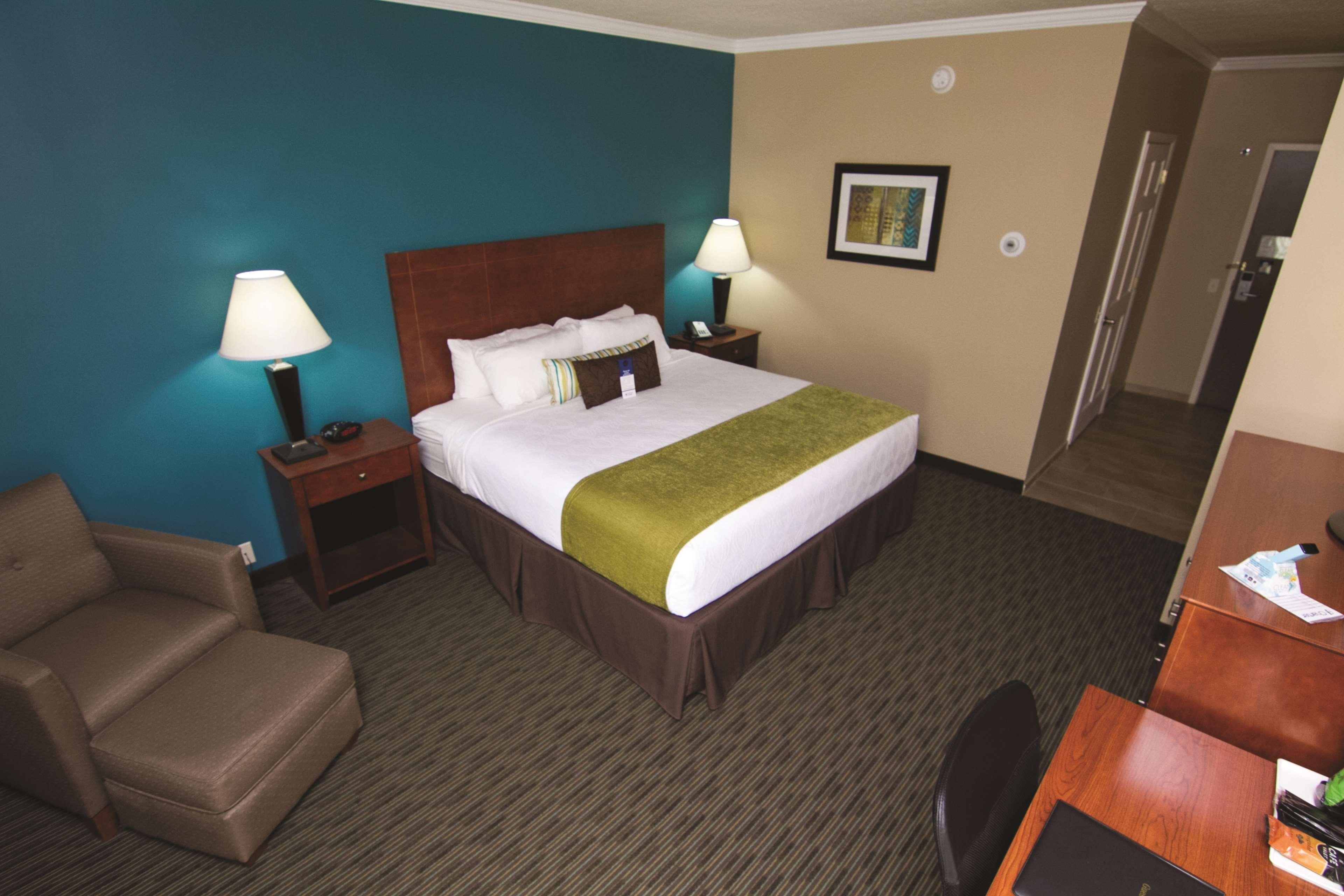 Best Western Plus Plattsburgh Exterior photo