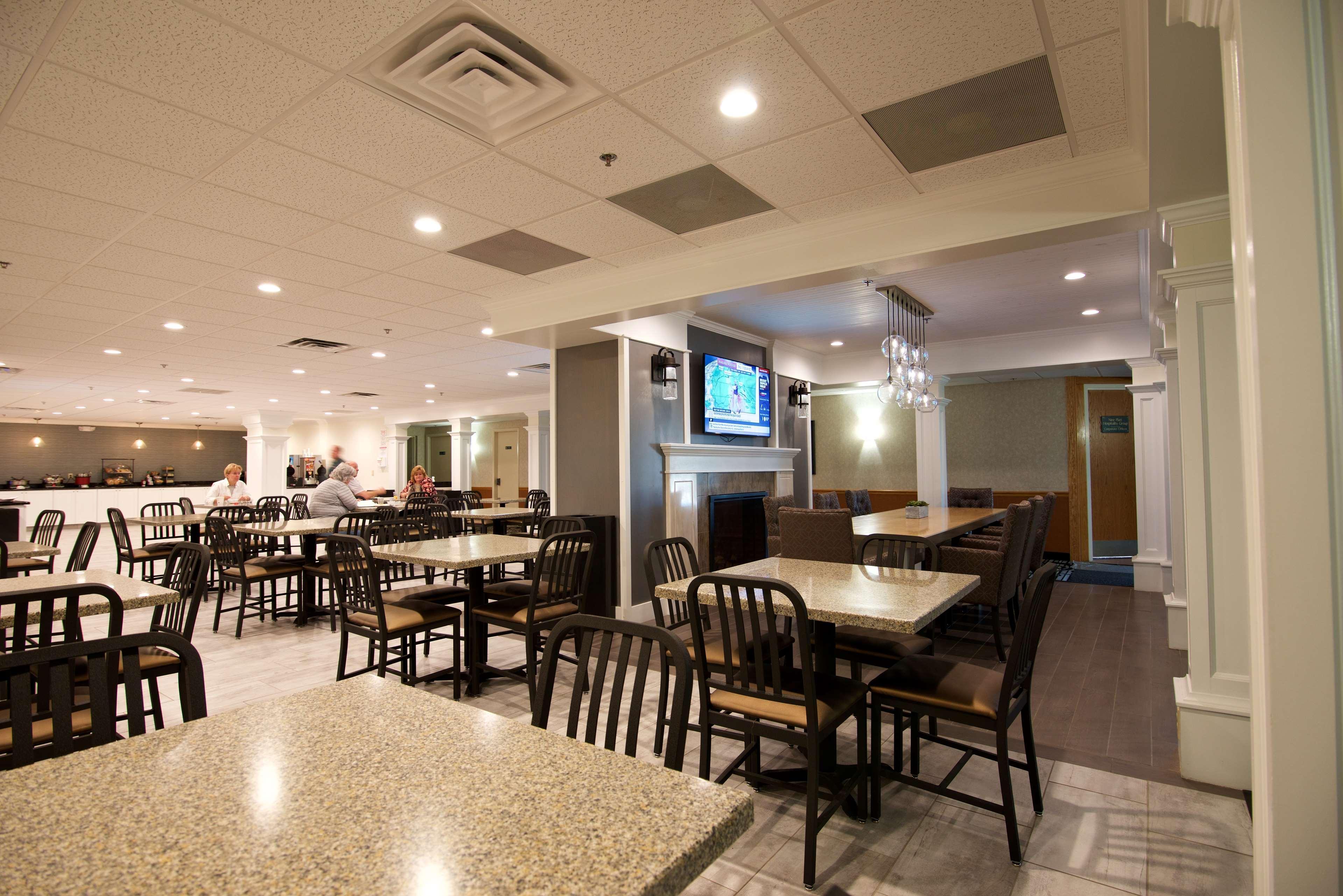 Best Western Plus Plattsburgh Hotel Exterior photo