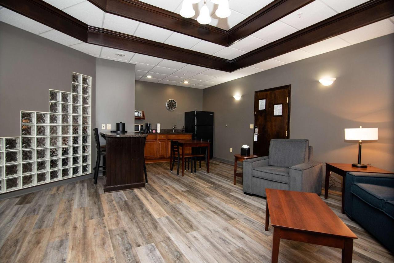 Best Western Plus Plattsburgh Exterior photo