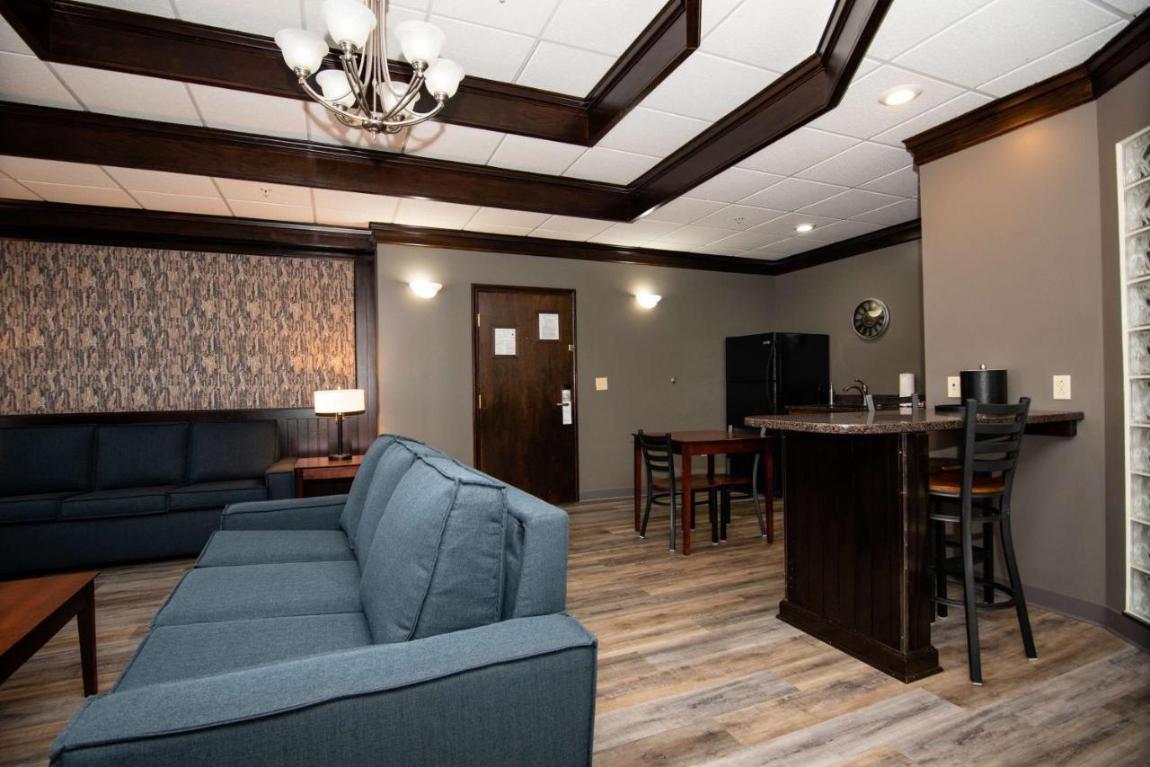 Best Western Plus Plattsburgh Exterior photo