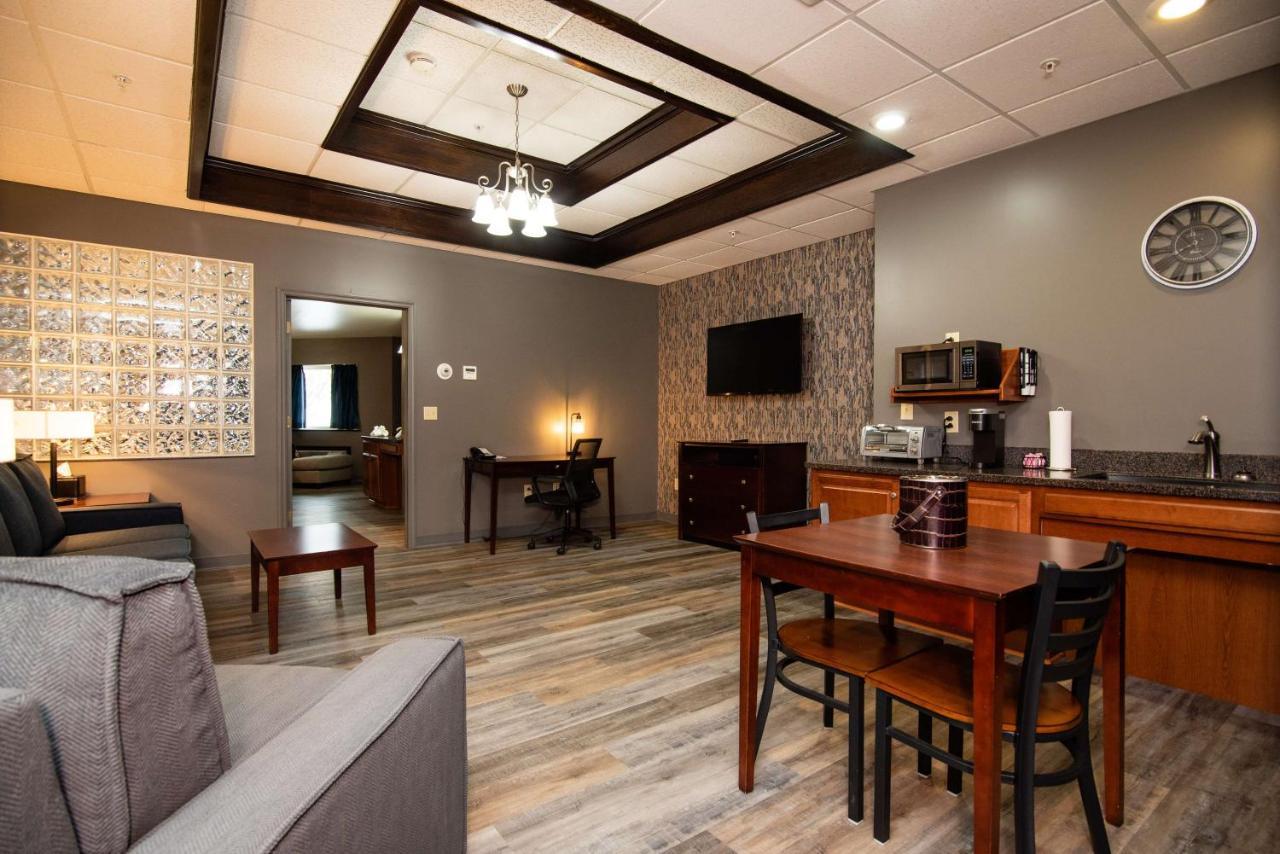 Best Western Plus Plattsburgh Exterior photo