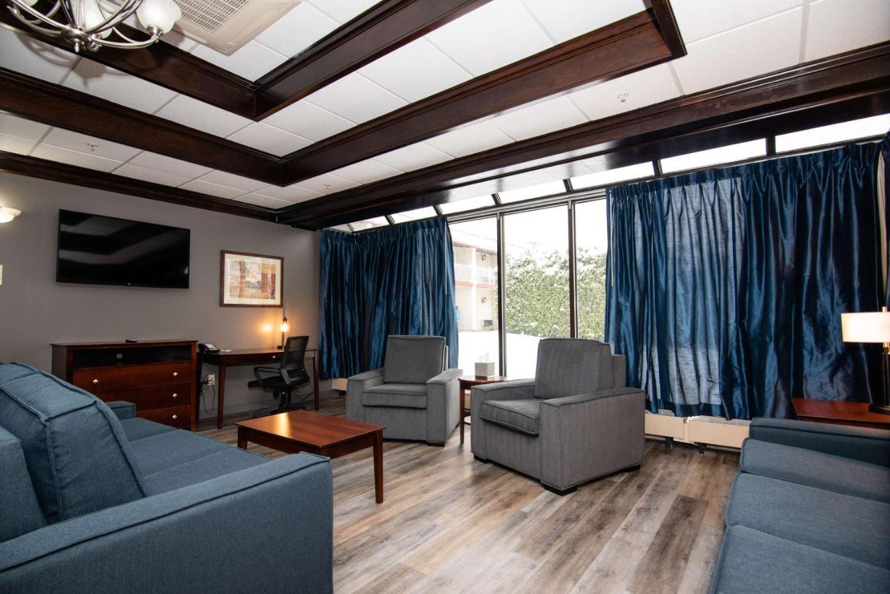 Best Western Plus Plattsburgh Exterior photo