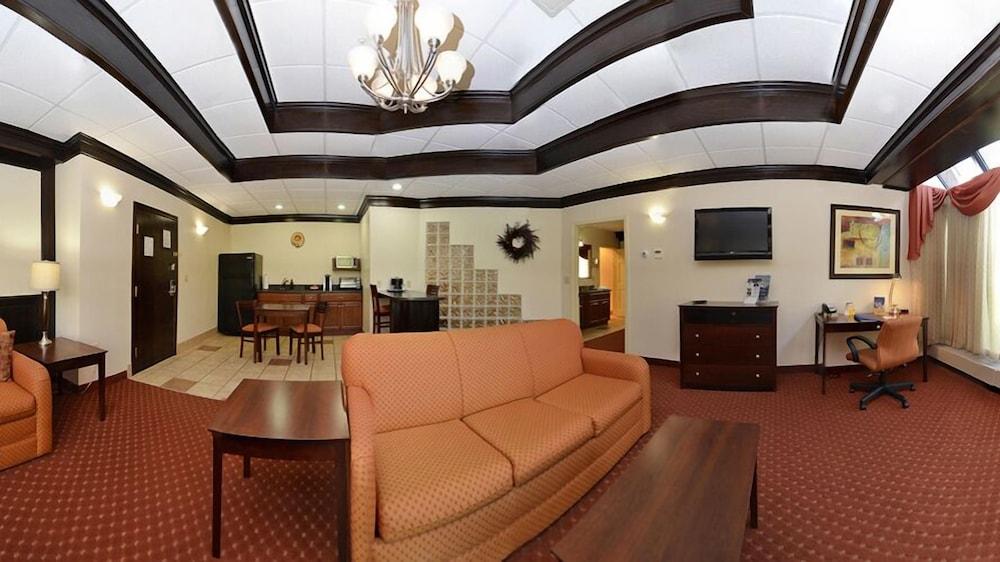 Best Western Plus Plattsburgh Exterior photo