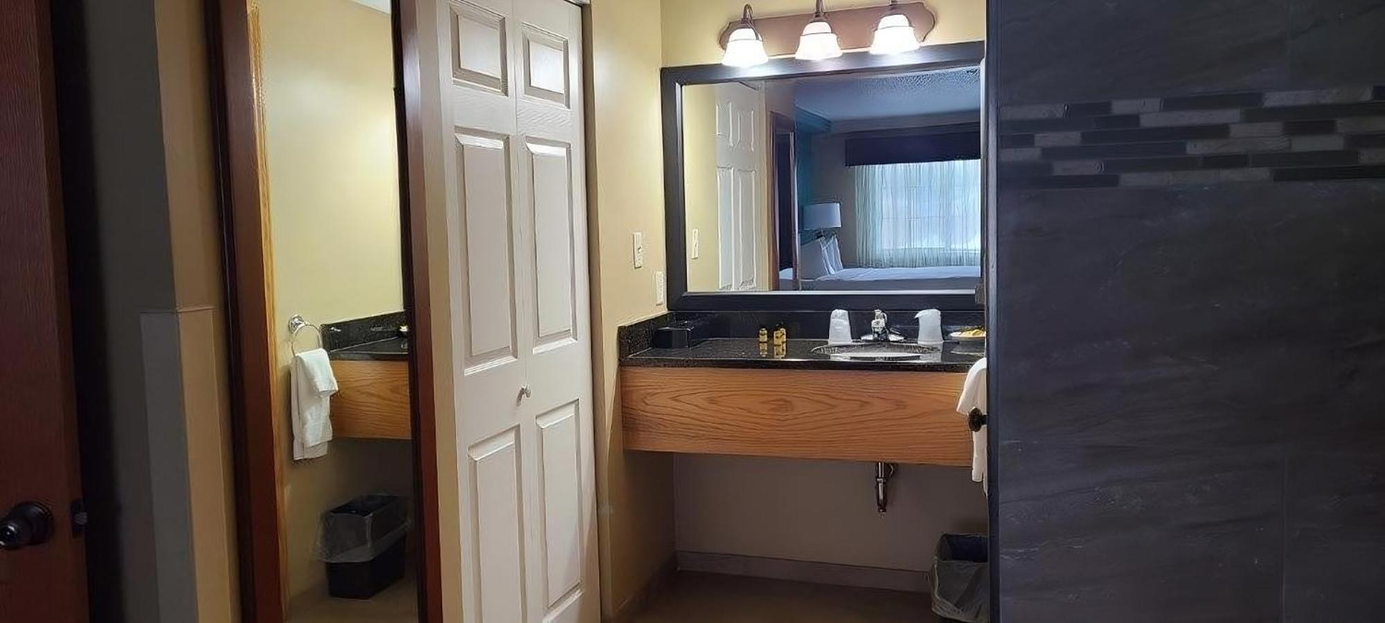 Best Western Plus Plattsburgh Exterior photo