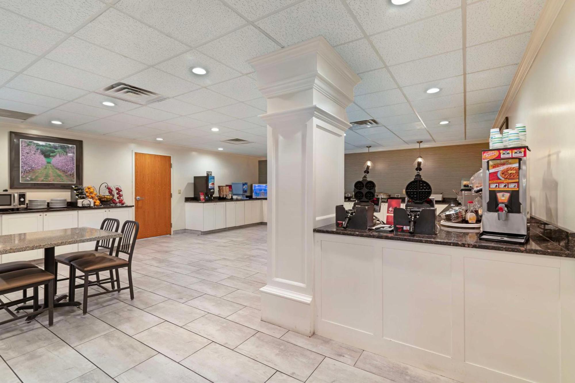 Best Western Plus Plattsburgh Exterior photo