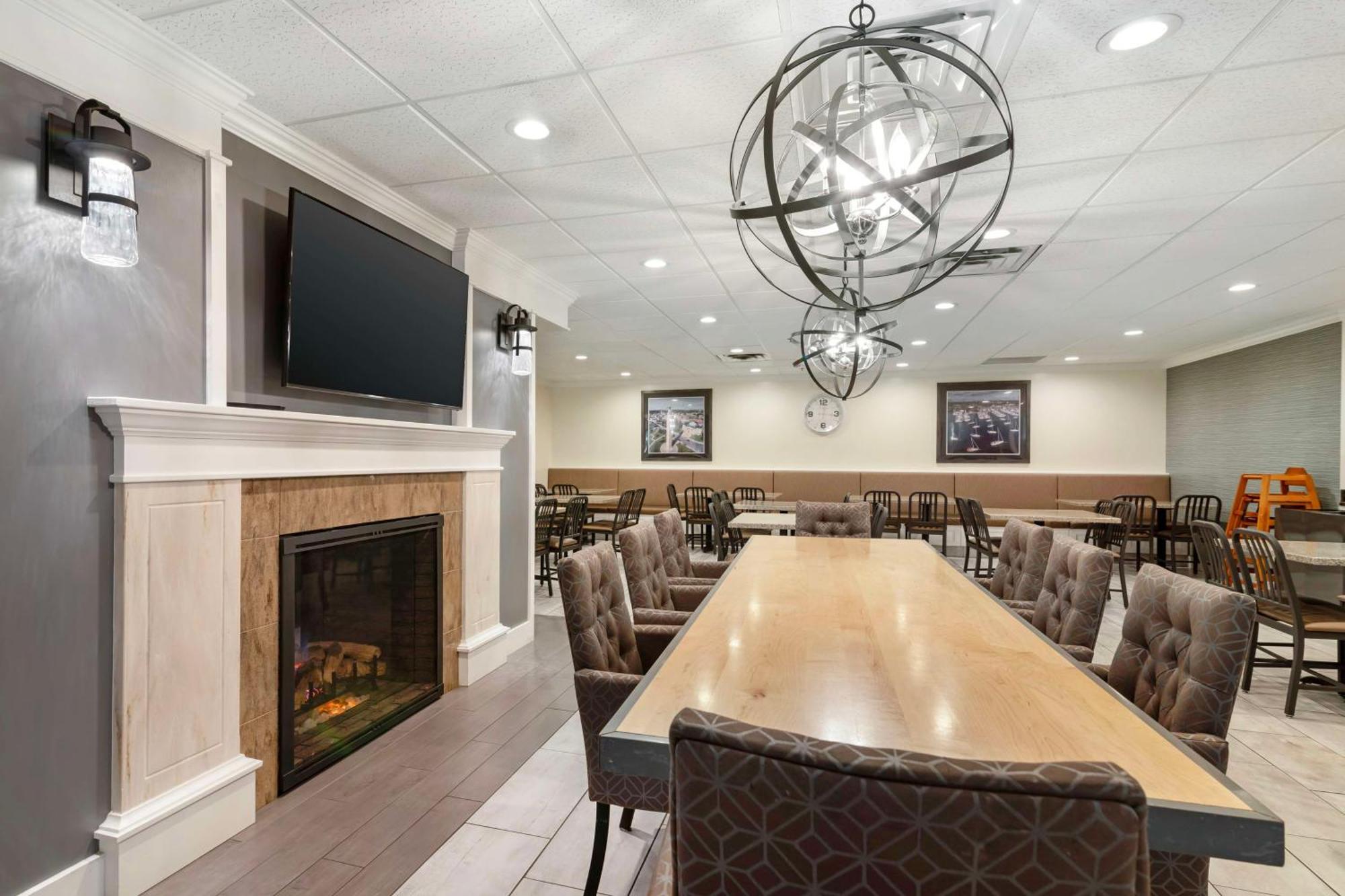Best Western Plus Plattsburgh Exterior photo