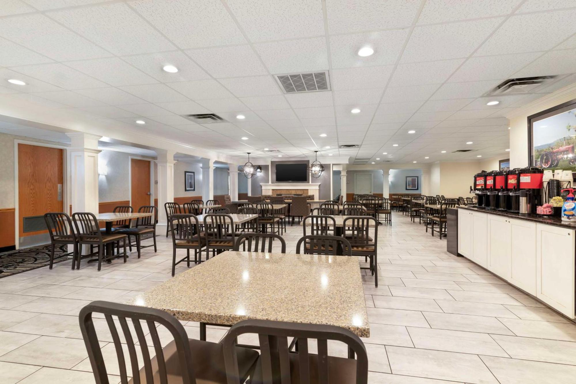 Best Western Plus Plattsburgh Exterior photo