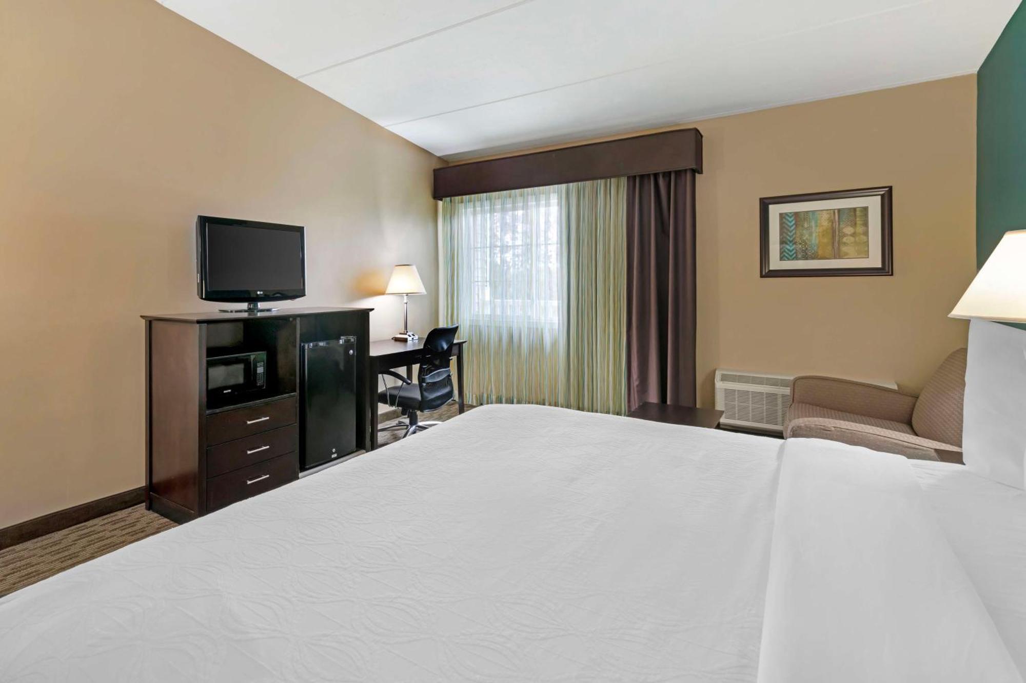 Best Western Plus Plattsburgh Exterior photo