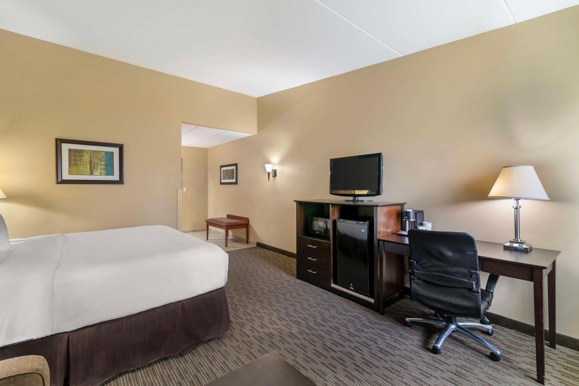 Best Western Plus Plattsburgh Exterior photo