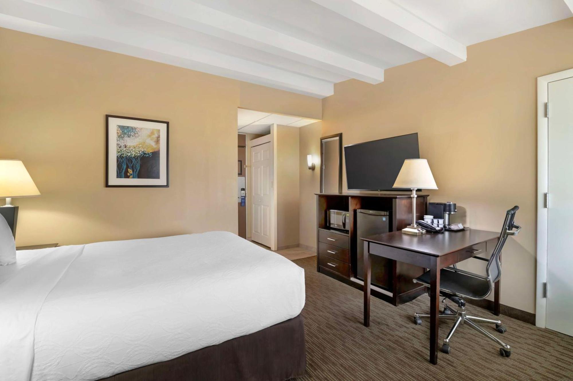 Best Western Plus Plattsburgh Exterior photo