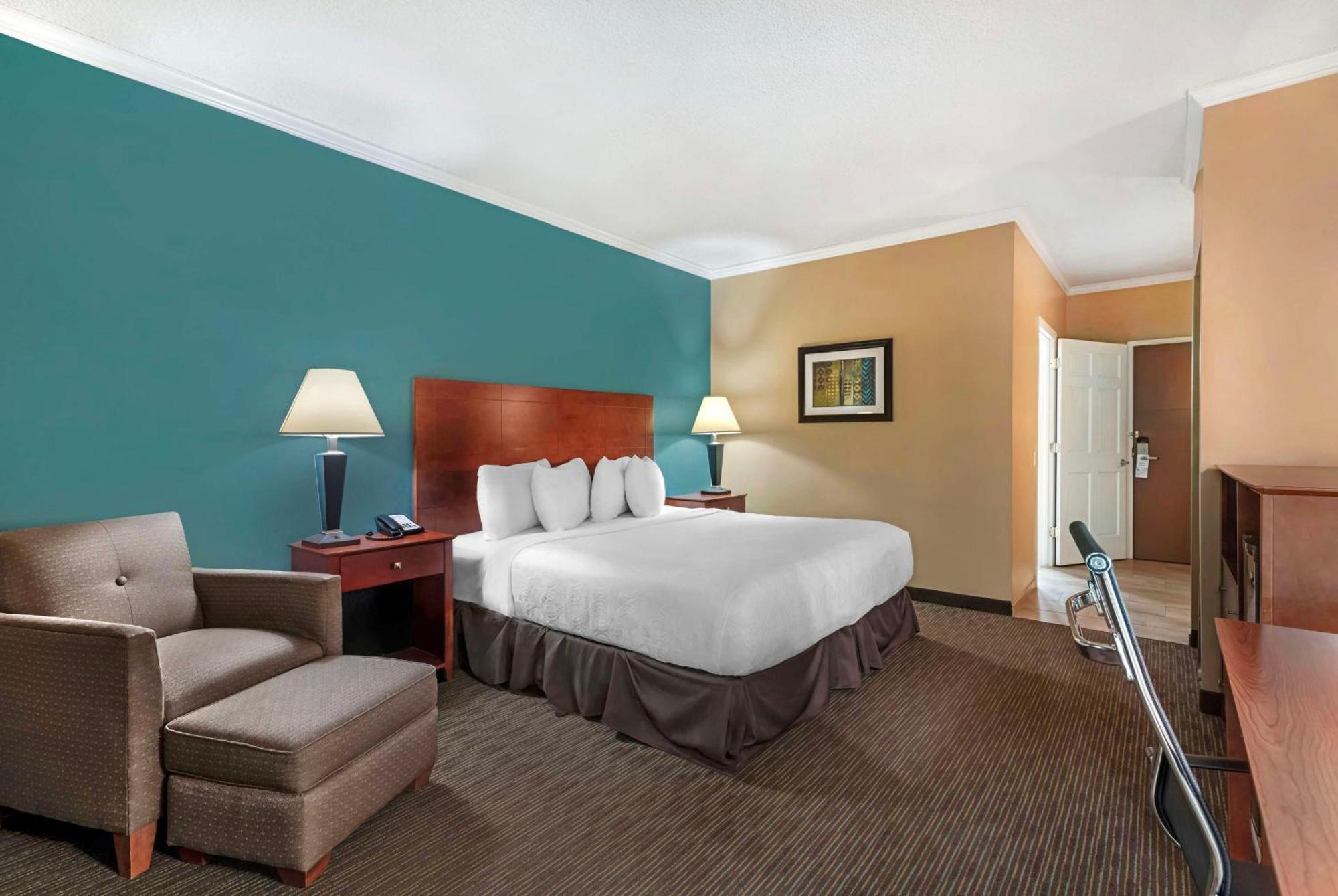Best Western Plus Plattsburgh Exterior photo