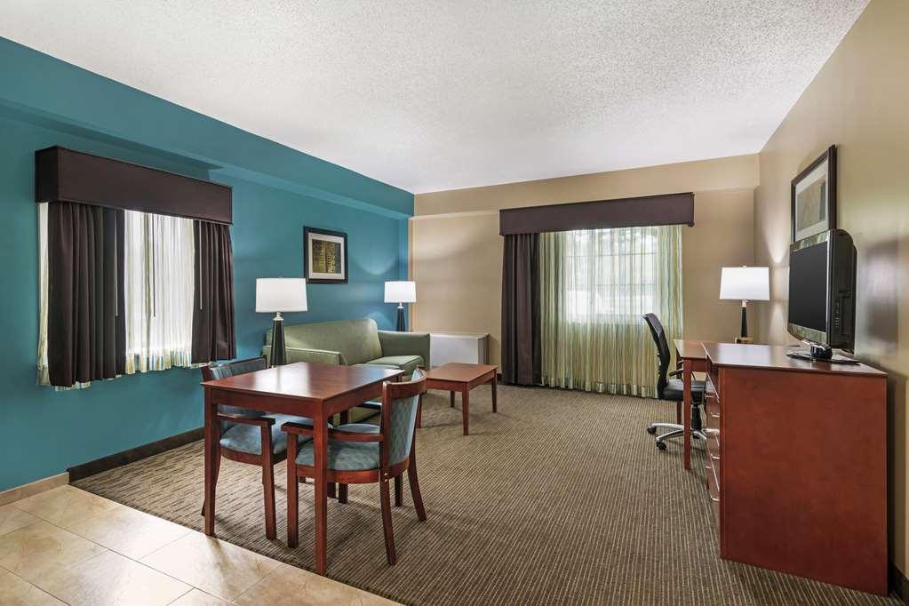 Best Western Plus Plattsburgh Room photo