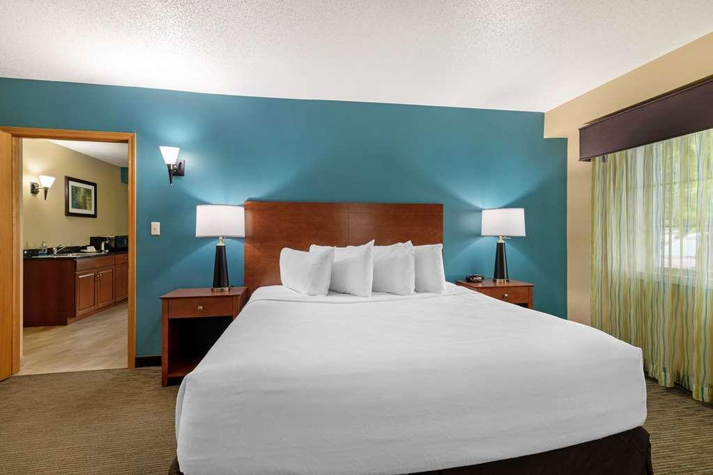 Best Western Plus Plattsburgh Room photo