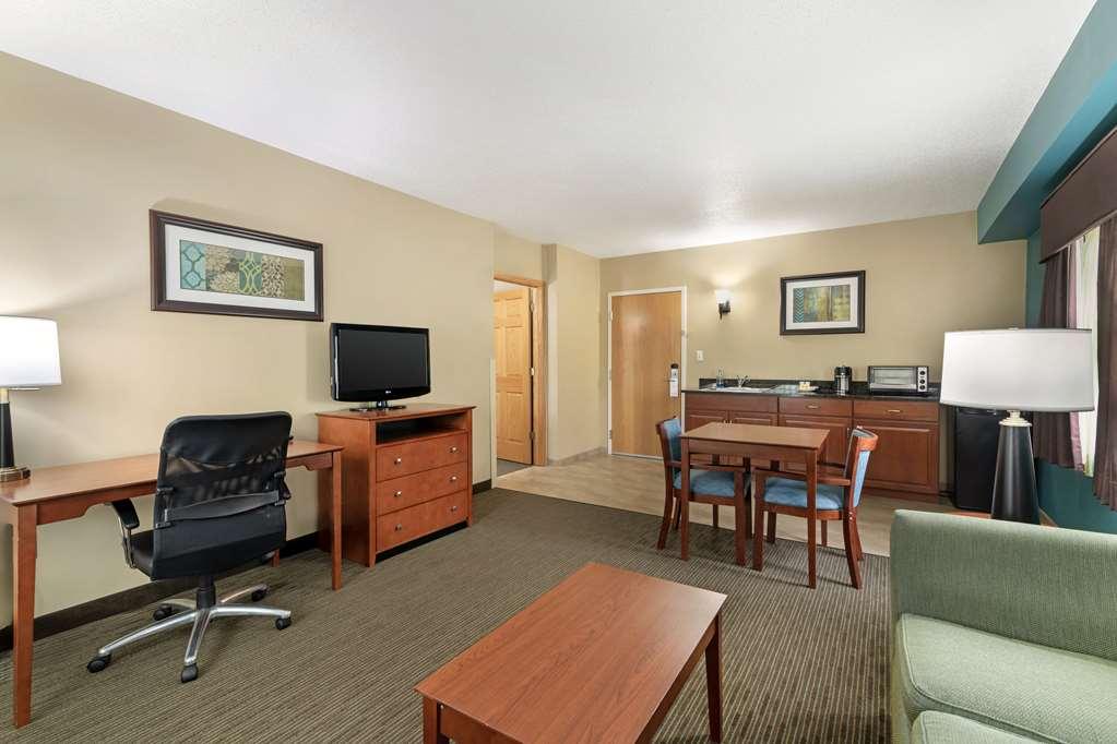 Best Western Plus Plattsburgh Room photo