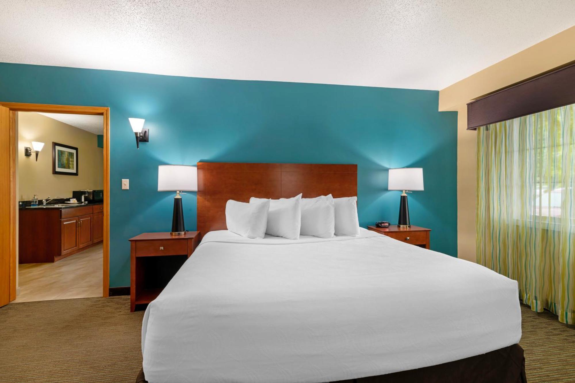 Best Western Plus Plattsburgh Exterior photo